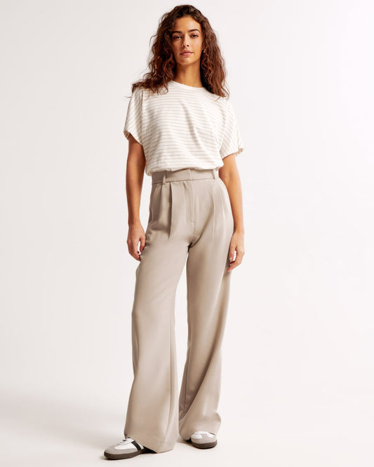 Elegant and comfortable wide-leg pants with a high waist 